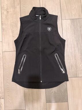 Ariat Black Women's Softshell Vest with Subtle Logo